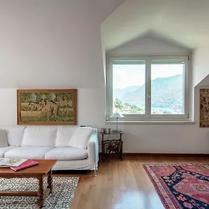 I D'a Charming Penthouse - View- Como- House-130 Mt-2 Double Bedrooms And 2 Double Bathrooms A Spacious Living Room-full Equipped Kitchen-private Garden And Terrace-private Covered Parking , Côme Italie